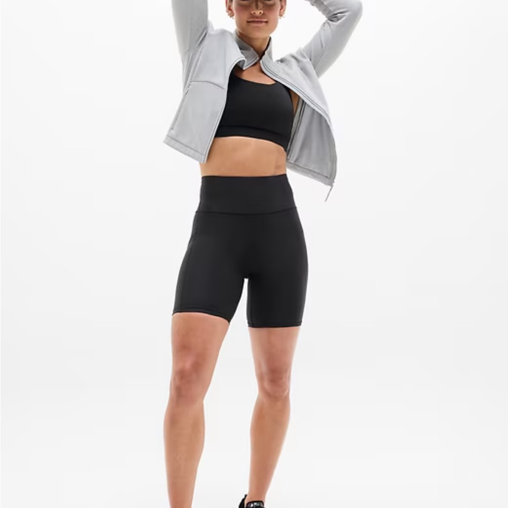 Athleta Interval Stash High Rise 7" Short